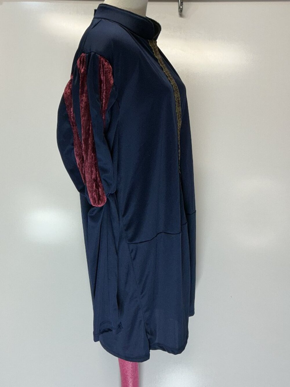 California Costumes Royal Storybook King Tunic Men L/XL Navy Renaissance Costume - Picture 8 of 11